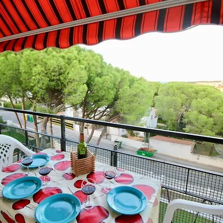 Les Cigales 200m From Beach